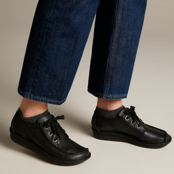 detail OBUV CLARKS FUNNY DREAM BLACK LEATHER